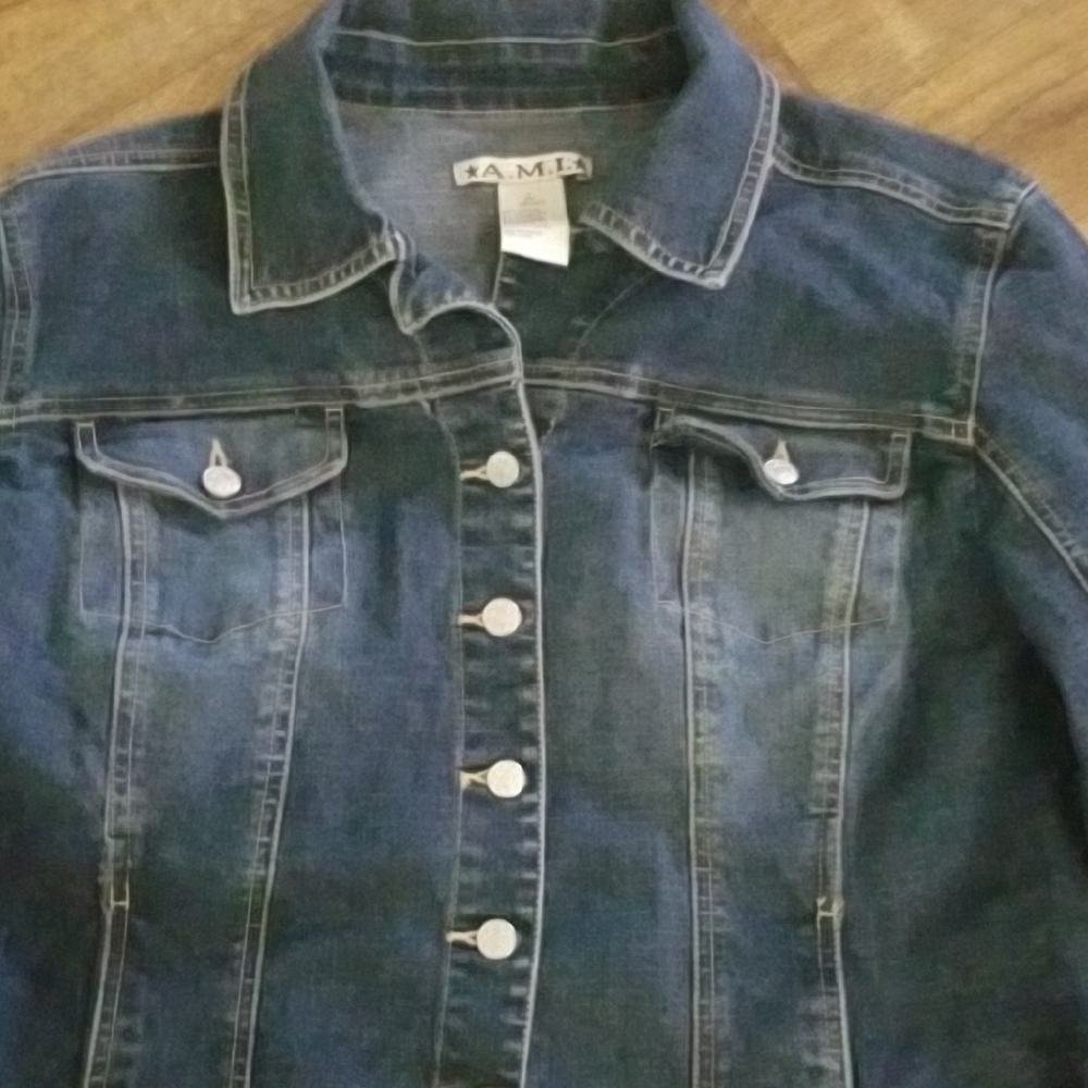 Ami Blue Jean Jacket Cropped Style - Picture 3 of 7
